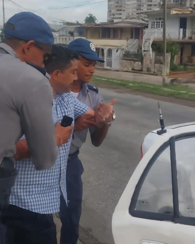 Pastor es detenido tras predicar el evangelio en vivo