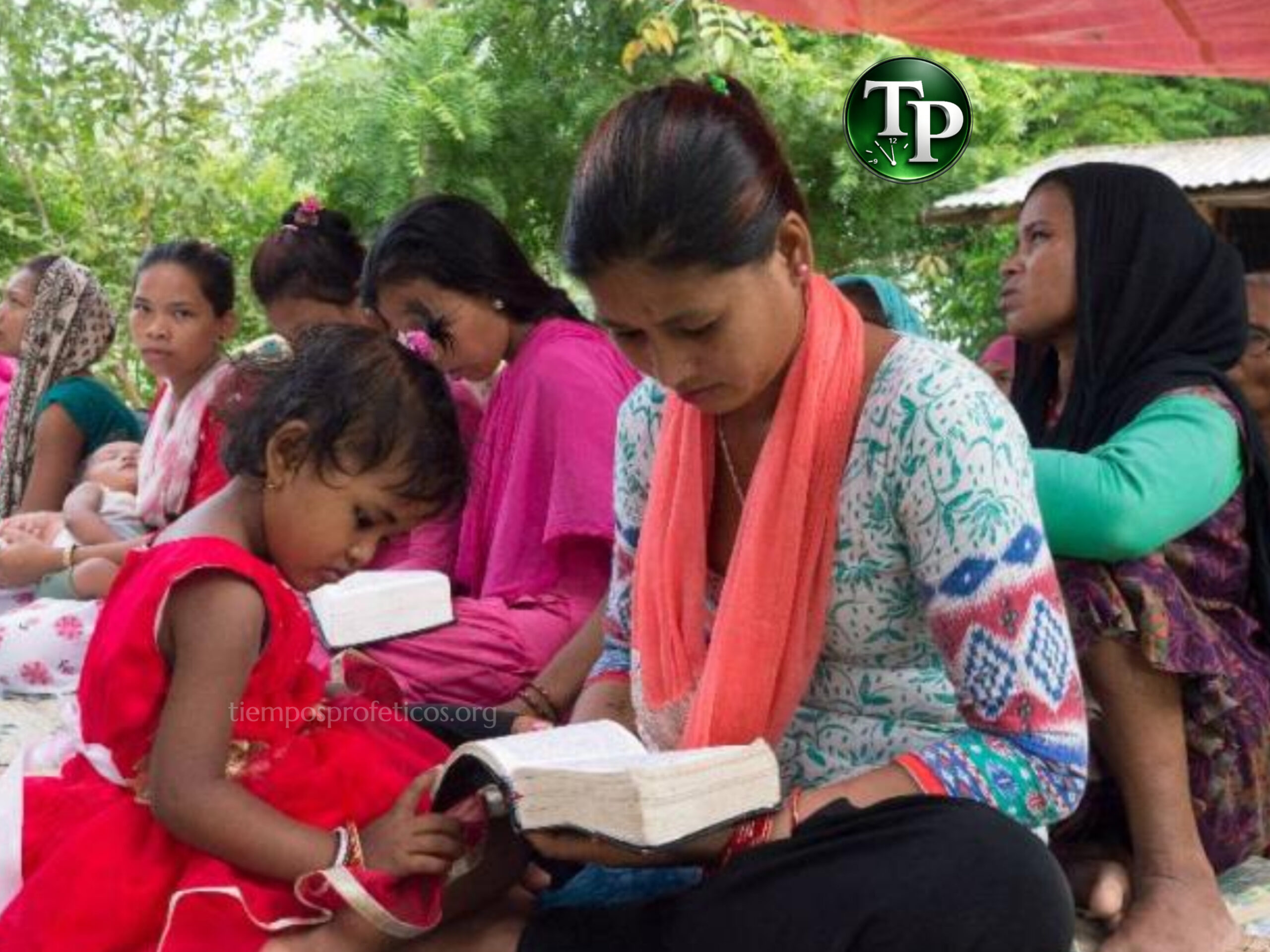 En la India enseñan a leer usando la Biblia y muchos están conociendo a Cristo